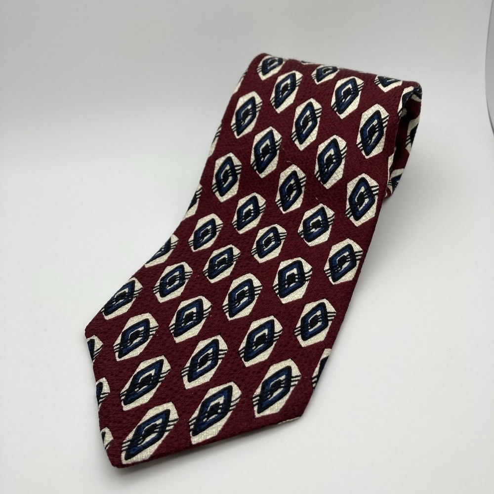 VINTAGE‎ Claiborne Tie Necktie Neckwear Adult Burgundy Abstract Silk USA